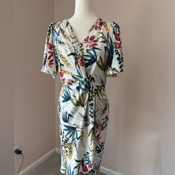 Zara basic knot satin floral dress with flutter sleeve. Sized zip sz L - Picture 4 of 12